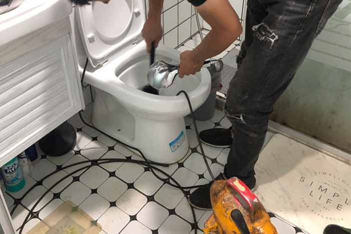 福清马桶堵塞自己疏通还是找师傅？专业上门服务让你省时更省心